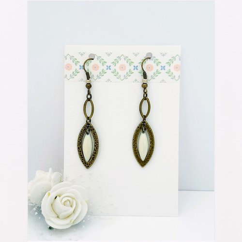 Boucles d'oreilles sequin emaille blanc navettes laiton bronze