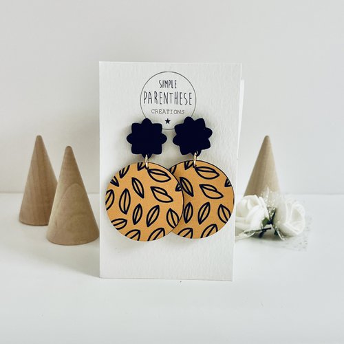 Boucles d'oreilles rondes bois de bouleau et acrylique tons ocre et noir