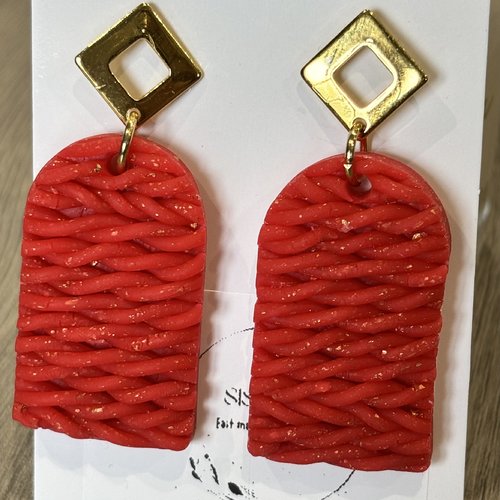 Boucles d’oreilles effet pull