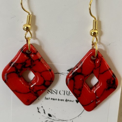 Boucles d’oreilles ténébreuses