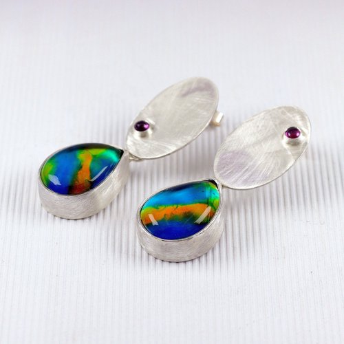 Boucles d'oreilles verre dichroïque argent brossé, boucles ovales avec rhodolite, bijoux uniques de créateur, faites main en france