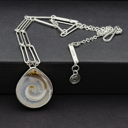 Collier argent avec pendentif coquillage fossile agatisé, collier chaîne trombone, bijou unique de créateur
