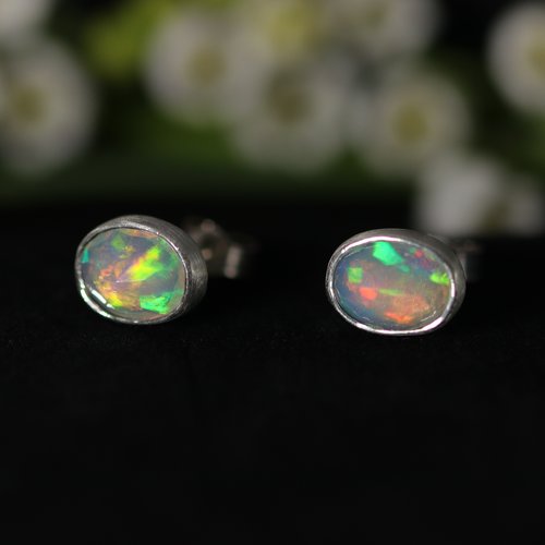 Boucles d'oreille puce opale d'éthiopie argent massif, véritable opale de haute qualité, bijoux de créateur