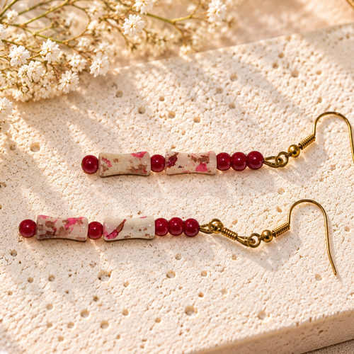 Boucles d’oreilles artisanales en perles de verre rouges et roses – acier inoxydable