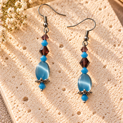 Boucles d’oreilles artisanales bleu turquoise en œil de chat et cristal – acier inoxydable