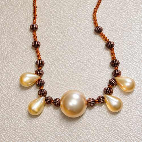 Collier artisanal ambre et champagne – perles de verre, rocaille et acier inoxydable