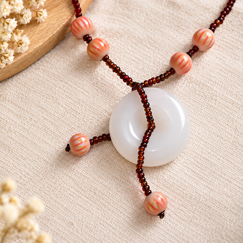 Collier bohème donut en jade blanc – perles œil de chat roses et rocailles marron – bijou artisanal