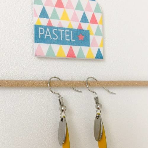 Boucles d’oreilles sequin émaillé navette jaune et argent 