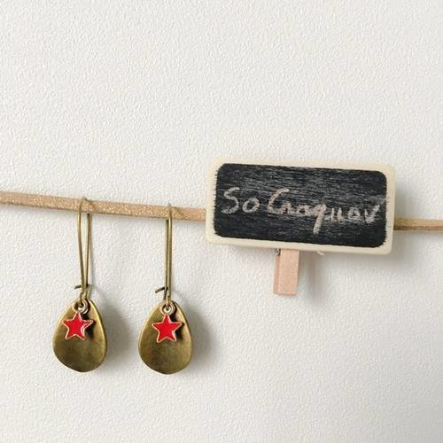 Boucles d’oreilles goutte bronze et étoile rouge 