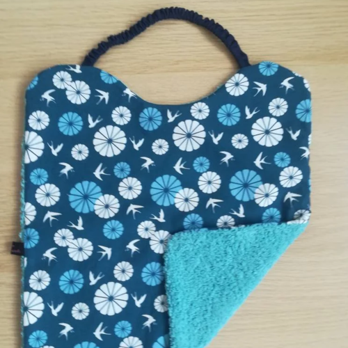 Serviette élastiquée ( motif oiseaux blancs)