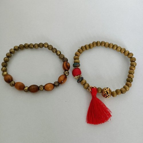 Lot  deux bracelets en perles