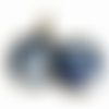 Boucles d’oreilles bronze, cabochon en verre, parure"fleurs bleues", blanc, bleu marine (ref.57)