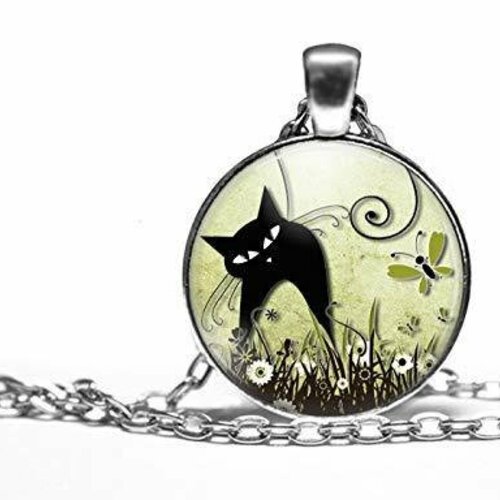 Collier cabochon, collier illustré -le chat dans la prairie-, cadeau de noël femme - anniversaire femme - saint valentin - argent antique