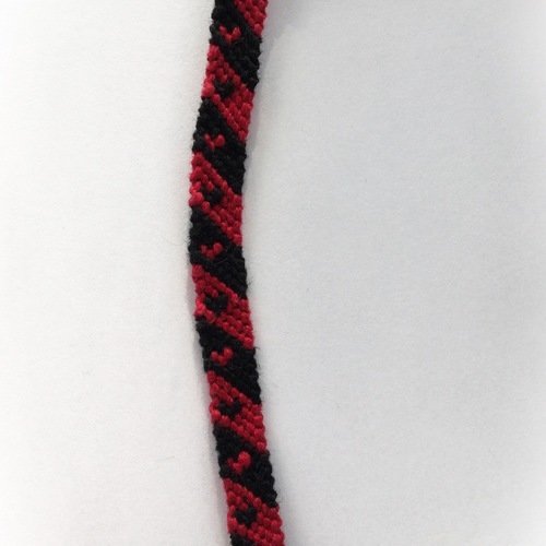 Bracelet brésilien motif coeur rouge et noir en coton