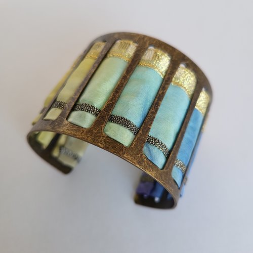Bracelet manchette en soie peint main bleu