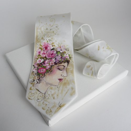 Cravate en soie peinte à la main fleurie