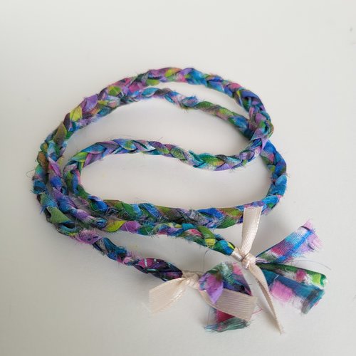 Bracelet en soie tressé multicolore