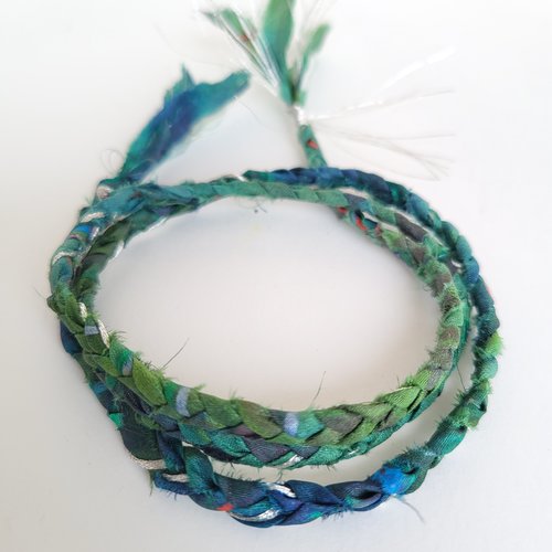 Bracelet en soie tressé vert
