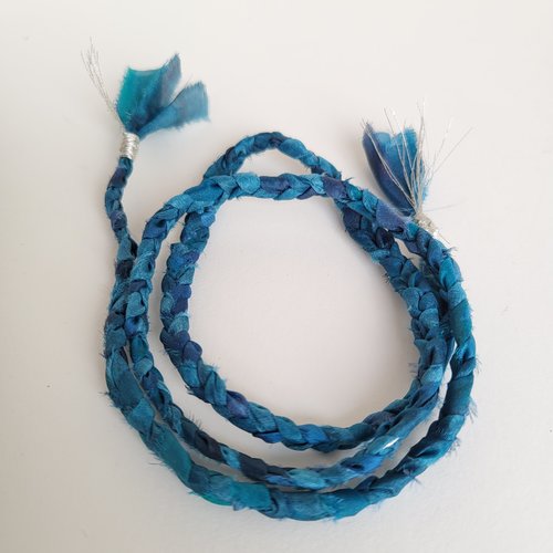 Bracelet en soie tressé vert émeraude