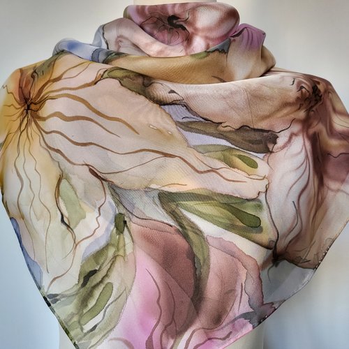Foulard en soie peint main motif fleuri iris : 90 x 90 cm