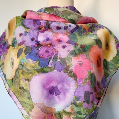 Foulard en soie peint main motif fleuri 90 x 90 cm