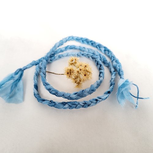 Bracelet tressé en soie bleu ciel