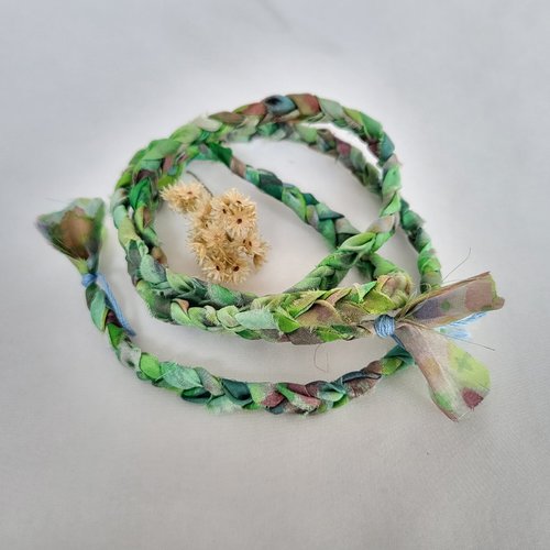 Bracelet tressé en soie vert