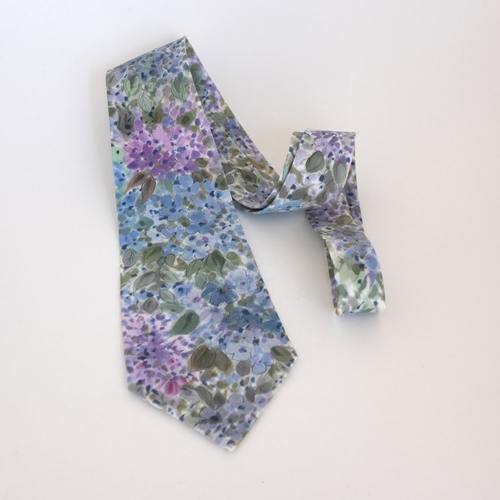 Cravate en soie peinte fleurs d'hortensias bleu : 140 x 9,5 cm, cravate collier femme