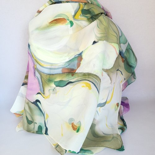 Foulard en soie crêpe de chine peint main motif fleuri