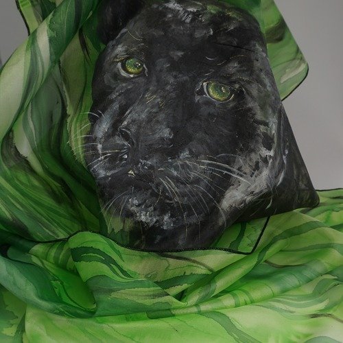 Vendue - echarpe en soie peint main, silk scarve,panthère noire, cadeau fête des mères " panthère noire "