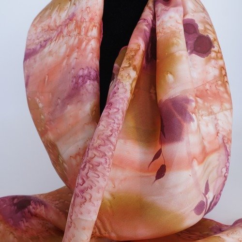 Vendue - écharpe en soie peint main rose