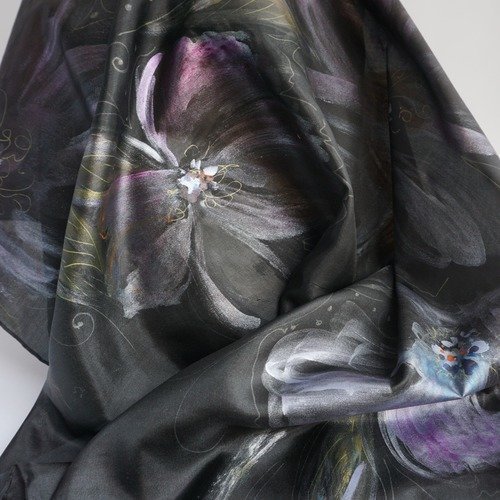 Vendu - foulard en soie peint fleuri, soie peint main, châle femme noir, nuit de chine