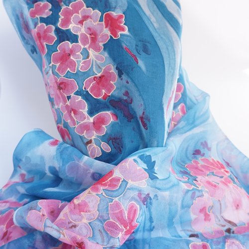 Vendue - écharpe mousseline de soie peint main fleuri rose et bleue