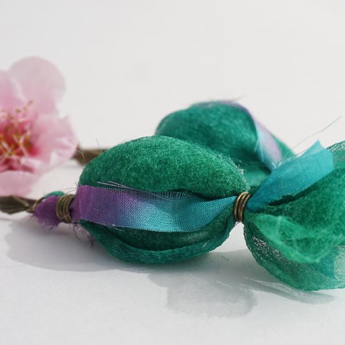 Boucles d'oreilles en mousseline de soie verte, cadeau femme, bijou bohème