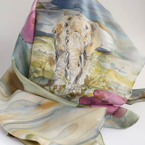 Vendu - foulard en crêpe satin de soie peint à la main éléphant