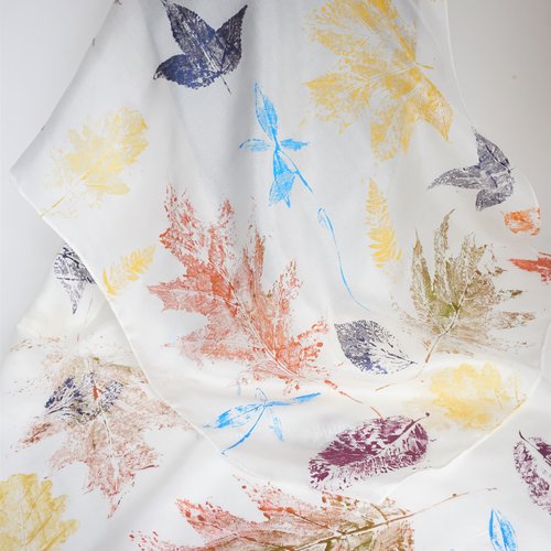 Vendue - echarpe en soie peint main feuilles d'automne, foulard pour femme, cadeau pour elle