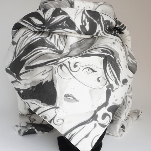 Foulard soie peint main noir et blanc, étole blanche, foulard mode, cadeau femme