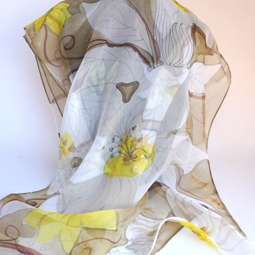 Etole mousseline de soie peint main fleurie, lys blancs, peinture sur soie, cadeau pour femme