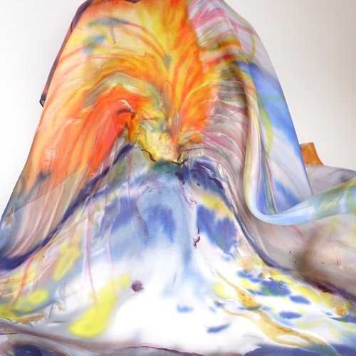Vendu - foulard en soie peint main volcan