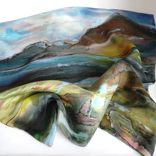 Foulard en soie 56 x 56 cm peint main, paysage de montagnes, steppes de patagonie, carré de soie paysage d'automne, cadeau pour femme