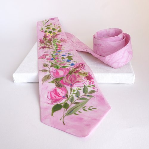 Cravate en soie peint main fleurie, cravate soie rose