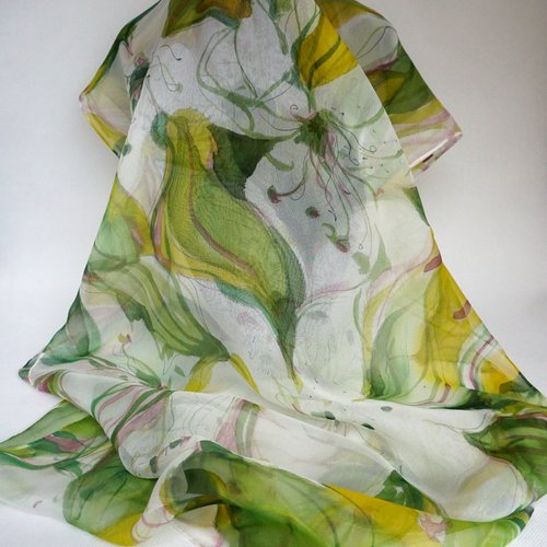 Etole mousseline soie peint main motif fleuri, écharpe avec lys blancs, 180 x 45 cm, étole fleurie mariage, cadeau pour elle
