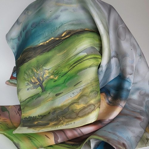 Foulard en twill de soie peint main motif paysage