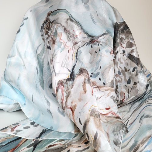 Foulard en twill de soie peint main motif montagne