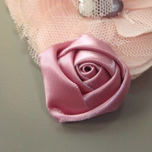 Fleur tissu bouton de rose satin rose violine 30 mm 