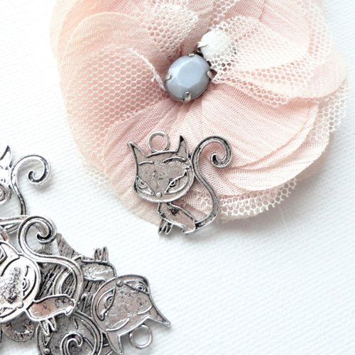 Breloque argenté chat, pendentif chat, perle métal, breloque bracelet, apprêts, création, bijoux