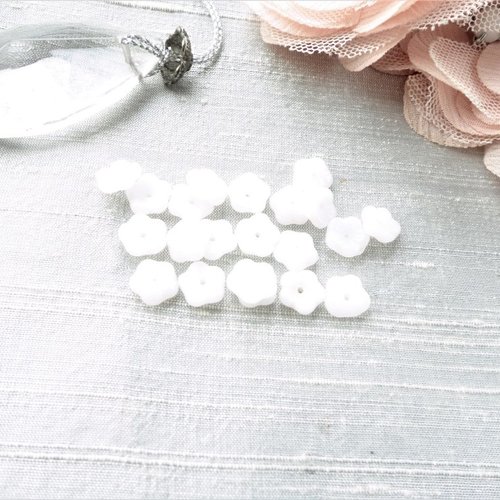 Perle république tchèque, perles anciennes, verre de bohème, fleures , blanches, 5 mm