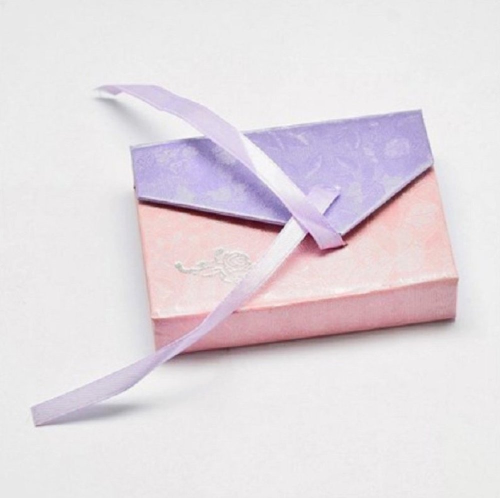 Papeterie : carton invitation, papier cadeau, masking tape