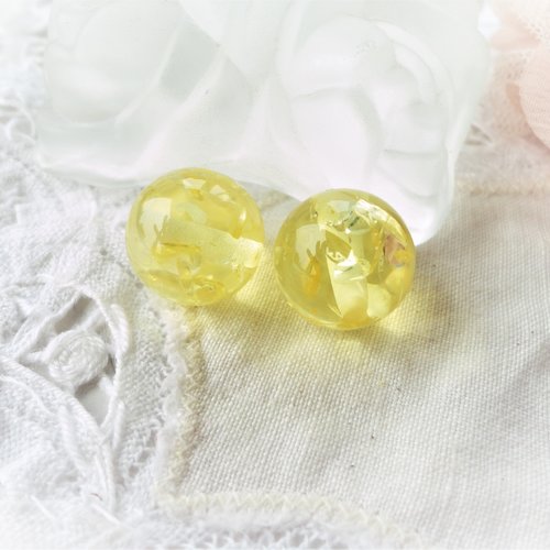 Perle résine transparente , perle inclusion, 15 mm, trou 3 mm, jaune paille