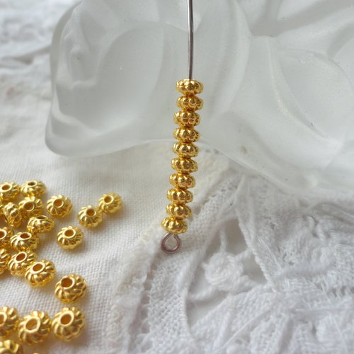 Perle rondelle doré, perles spacer, entretoise doré, fleur, ronde 4 mm